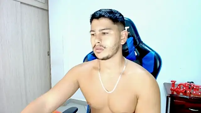 sophia and alex online show from 11-24-25, 03:28