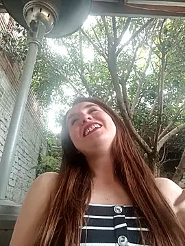 Snapshot of Alyah_1-2 chatting on 10-28-25, 09:14 Alyah 1-2 online show from 10-28-25, 09:14