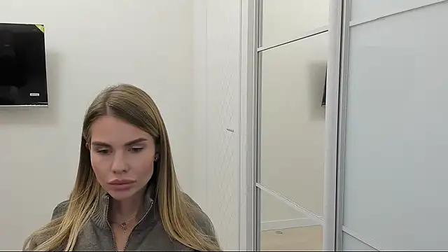 LinaBey online show from 10-30-25, 03:20