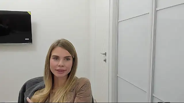 LinaBey online show from 10-29-25, 05:23