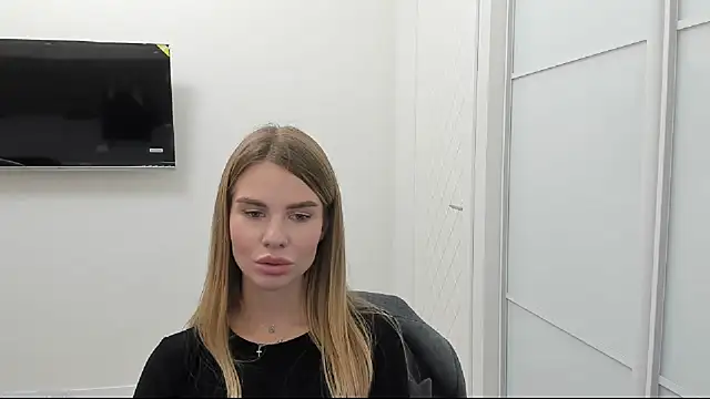 LinaBey online show from 10-27-25, 01:23