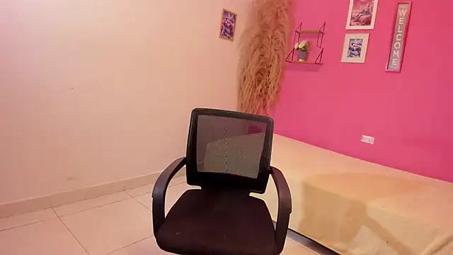 Snapshot of elmasmas01 chatting on 11-02-25, 02:27 elmasmas01 online show from 11-02-25, 02:27