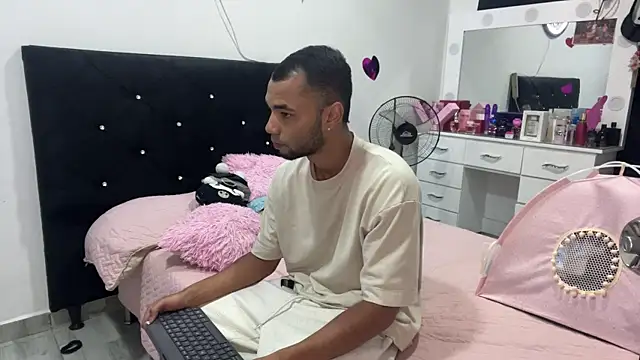 Hot2gether69 online show from 02-17-26, 01:25