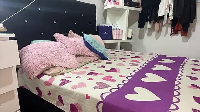 Hot2gether69 online show from 03-14-26, 01:00