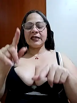 Snapshot of Angie_milf50 chatting on 10-29-25, 02:21 Angie milf50 online show from 10-29-25, 02:21