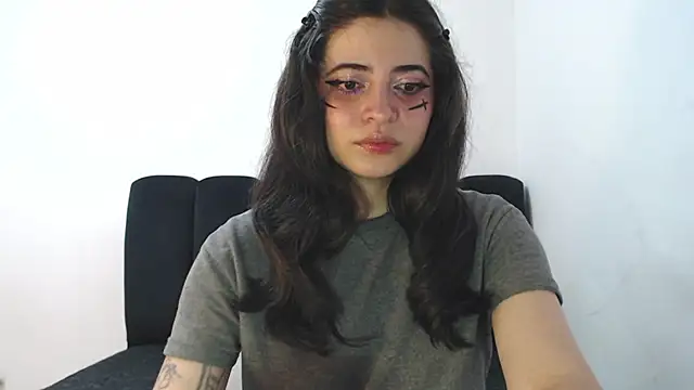 Snapshot of Annagoth_ chatting on 06-24-26, 10:51 Annagoth online show from 06-24-26, 10:51