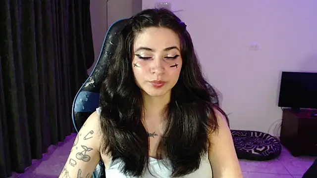 Snapshot of Annagoth_ chatting on 06-23-26, 01:58 Annagoth online show from 06-23-26, 01:58