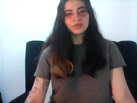Snapshot of Annagoth_ chatting on 05-15-26, 02:42 Annagoth online show from 05-15-26, 02:42
