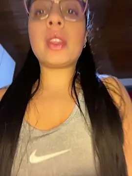 Im Saraaaa online show from 06-13-26, 03:04