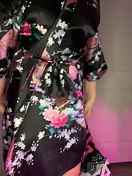 nikkiloveee online show from 12-17-25, 07:13