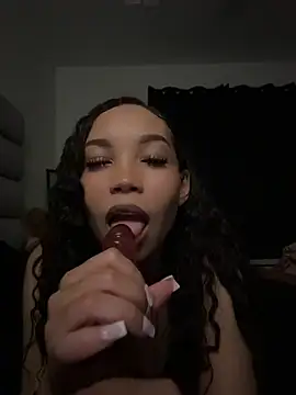 Snapshot of nikkiloveee chatting on 05-06-26, 04:16 nikkiloveee online show from 05-06-26, 04:16