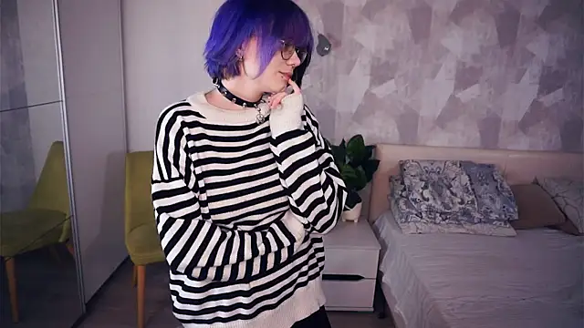 KellePourier online show from 10-31-25, 06:04