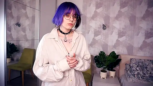 KellePourier online show from 10-30-25, 05:43