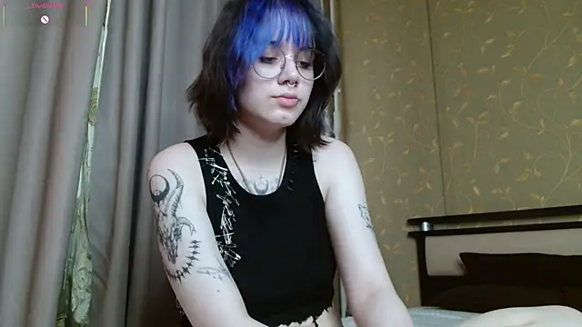 Snapshot of KellePourier chatting on 07-14-26, 11:05 KellePourier online show from 07-14-26, 11:05