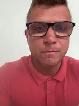 Snapshot of PolishBoy1995 chatting on 06-18-26, 03:17 PolishBoy1995 online show from 06-18-26, 03:17