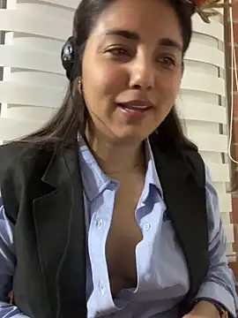 Au-rora online show from 12-22-25, 05:51