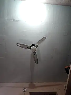 CUTE-GIRL-1 online show from 11-30-25, 04:30