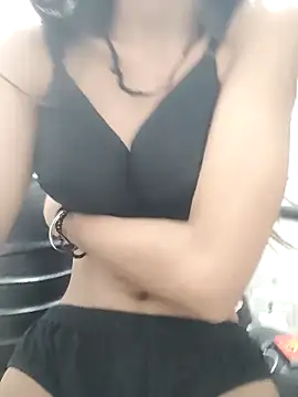 Snapshot of Lendha_13 chatting on 10-28-25, 07:40 Lendha 13 online show from 10-28-25, 07:40