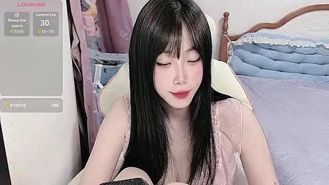 Snapshot of Vivian-88 chatting on 05-04-26, 03:43 Vivian-88 online show from 05-04-26, 03:43