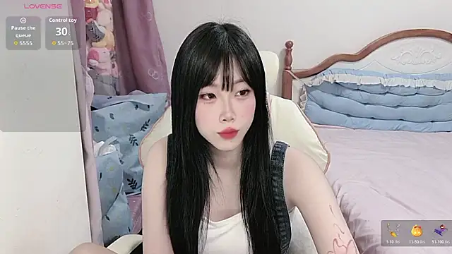 Snapshot of Vivian-88 chatting on 04-23-26, 03:35 Vivian-88 online show from 04-23-26, 03:35