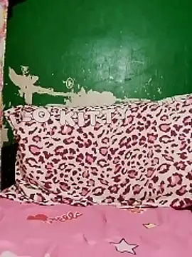 Snapshot of asiangirl_690826 chatting on 11-27-25, 04:18 asiangirl 690826 online show from 11-27-25, 04:18