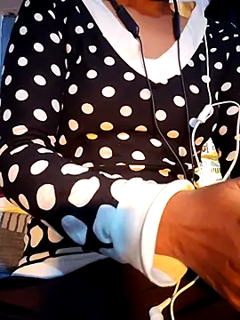 Hot-Rubyy online show from 12-02-25, 03:58