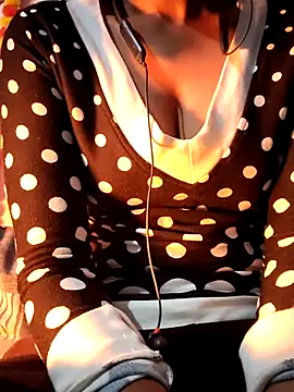 Hot-Rubyy online show from 12-05-25, 02:43