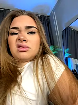 MilaRaven online show from 12-15-25, 07:03