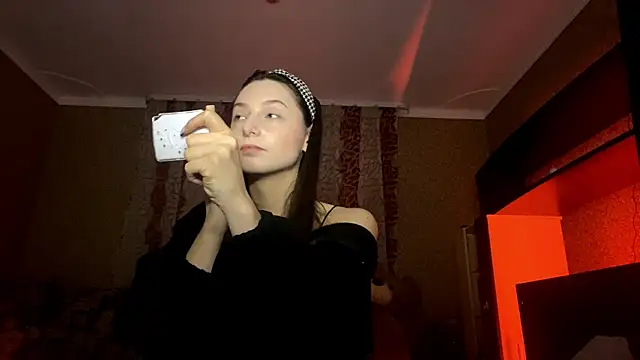 Snapshot of Poly_Falkony chatting on 10-28-25, 03:11 Poly Falkony online show from 10-28-25, 03:11