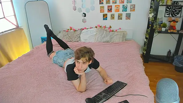 AvenGlow online show from 03-29-26, 05:53