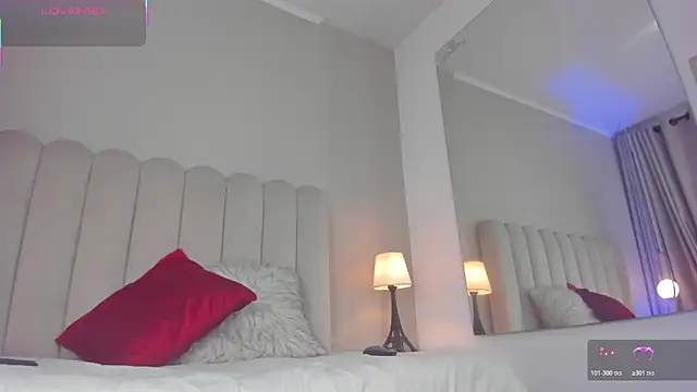 Melanie hillz online show from 11-07-25, 07:07