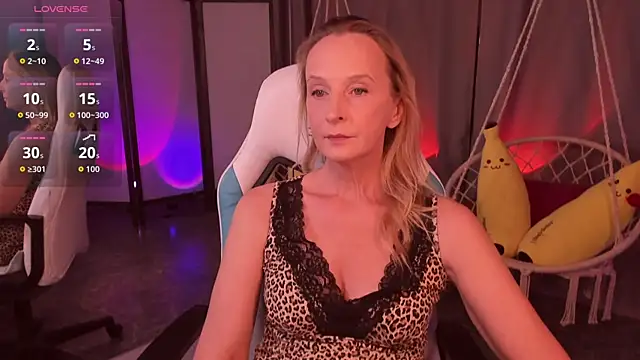 ScarlettPalmer online show from 11-18-25, 10:07