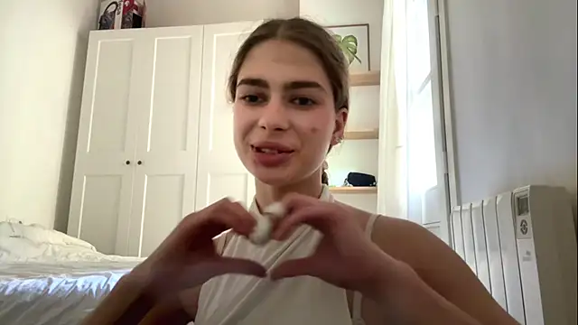 EastLuna online show from 04-25-26, 04:04