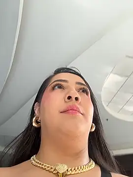 Hannahpradaa  online show from 11-19-25, 09:04