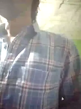 Snapshot of Luckysucks chatting on 10-29-25, 07:24 Luckysucks online show from 10-29-25, 07:24