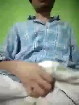 Snapshot of Luckysucks chatting on 10-28-25, 07:02 Luckysucks online show from 10-28-25, 07:02