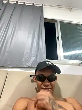Snapshot of Novinho_sb7 chatting on 10-26-25, 10:43 Novinho sb7 online show from 10-26-25, 10:43