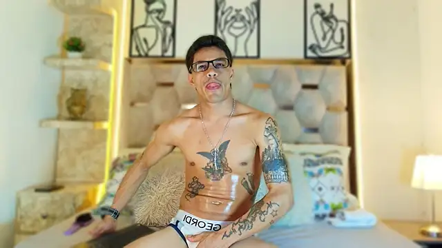 Andrew Haalls online show from 12-19-25, 08:44