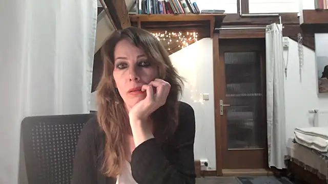 MissDyannis online show from 04-07-26, 10:00