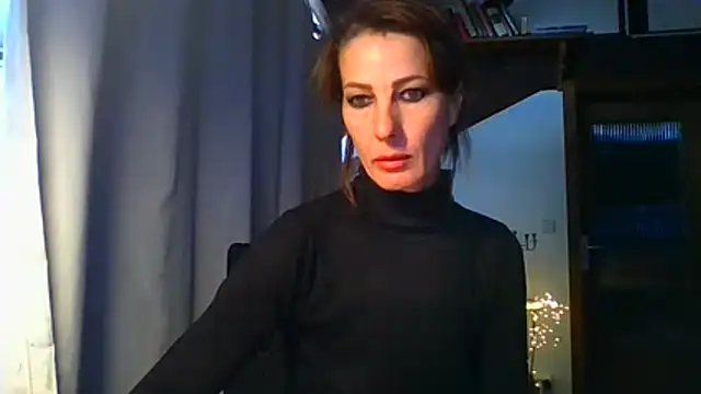 Snapshot of MissDyannis chatting on 10-27-25, 02:29 MissDyannis online show from 10-27-25, 02:29