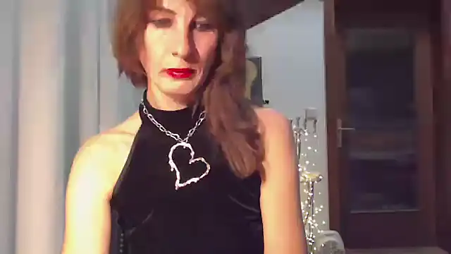 Snapshot of MissDyannis chatting on 11-10-25, 09:09 MissDyannis online show from 11-10-25, 09:09