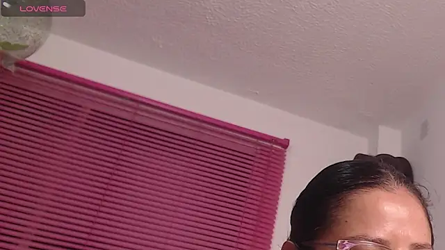 Emma Hotkiss online show from 04-11-26, 02:19