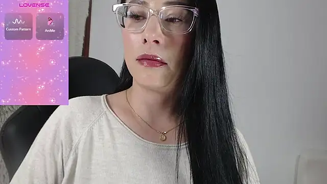 Snapshot of Emma_Hotkiss chatting on 07-16-26, 01:35 Emma Hotkiss online show from 07-16-26, 01:35