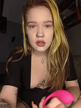 Snapshot of mattiethebaddieee chatting on 02-25-26, 04:01 mattiethebaddieee online show from 02-25-26, 04:01