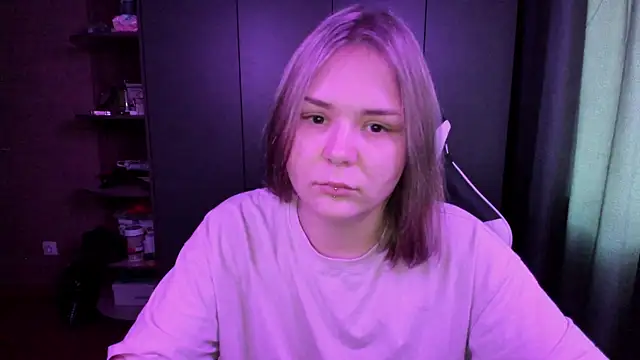 sophia lix online show from 11-17-25, 04:49