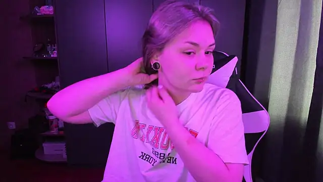 sophia lix online show from 11-10-25, 05:23