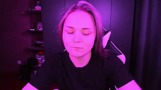 sophia lix online show from 11-15-25, 01:59