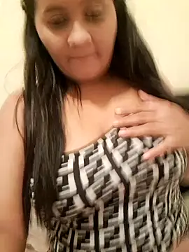 Snapshot of chiki31 chatting on 10-27-25, 02:45 chiki31 online show from 10-27-25, 02:45
