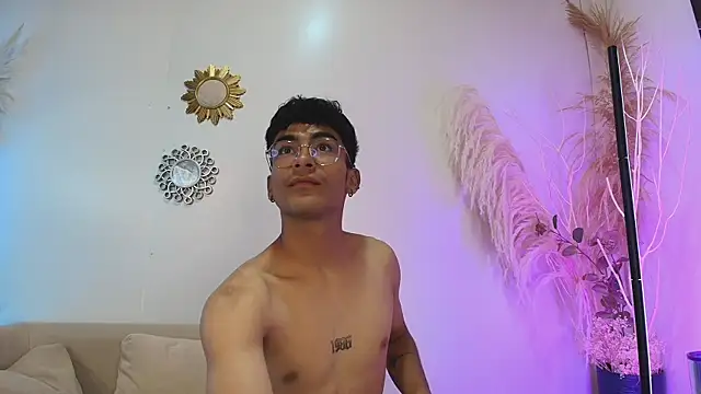 SexyAndresito22 online show from 11-04-25, 03:49