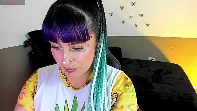 Monserrat Cute  online show from 01-17-26, 11:30